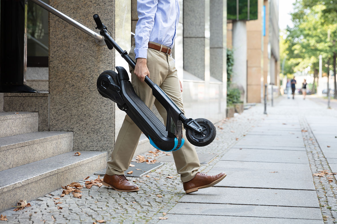 összecsukható elektromos roller az ingázáshoz